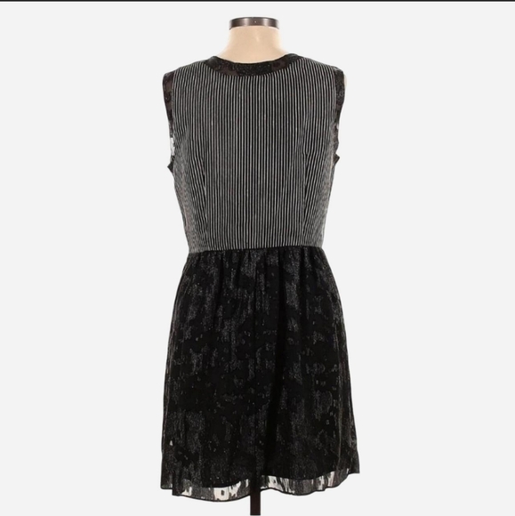 Gothic Lace Dress - Picture 3 of 16